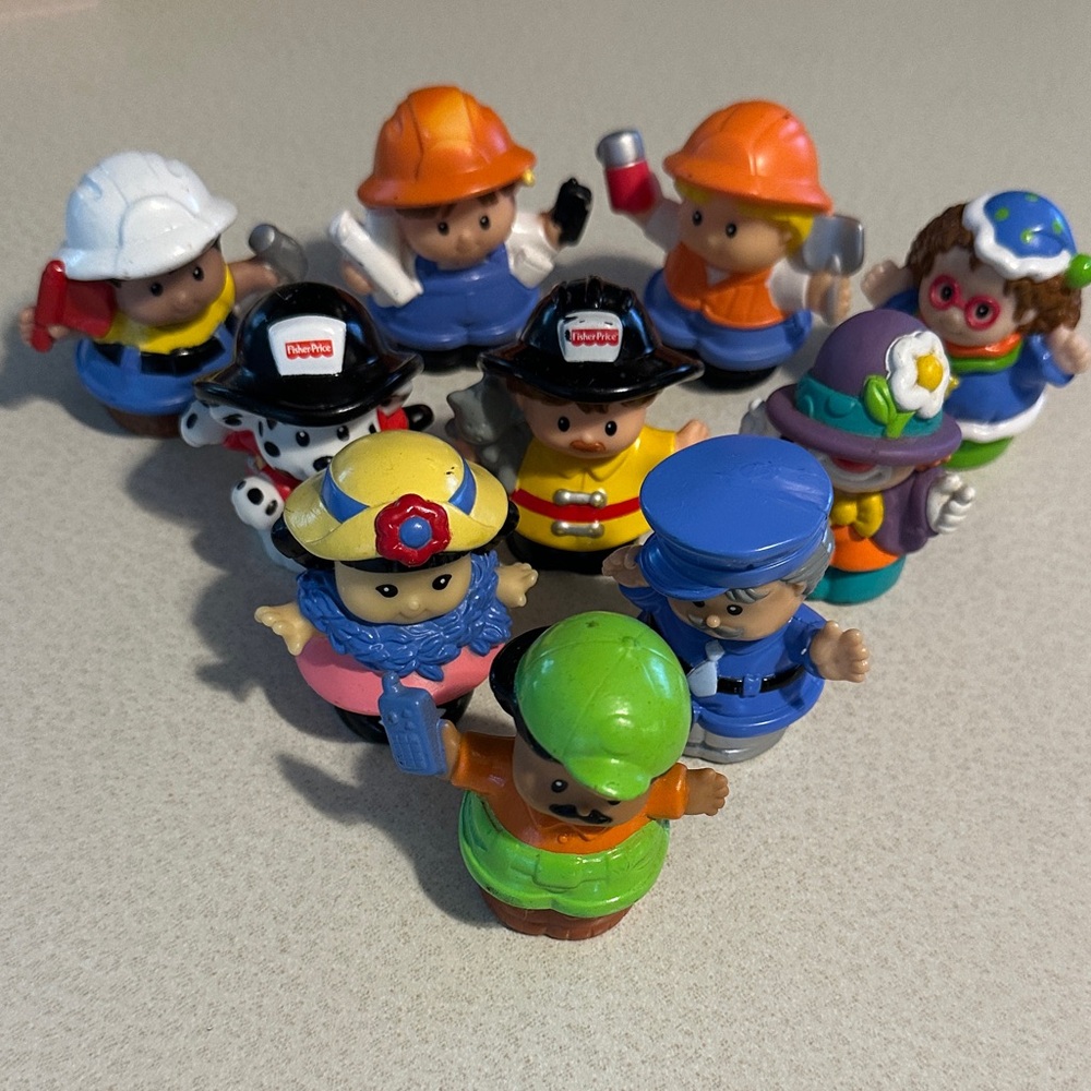 10 vintage miscellaneous Fisher-Price Little People nice played with condition